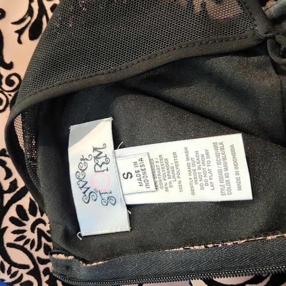 Sweet Storm Damask Mesh Accent Evening Dress - Picture 4 of 4